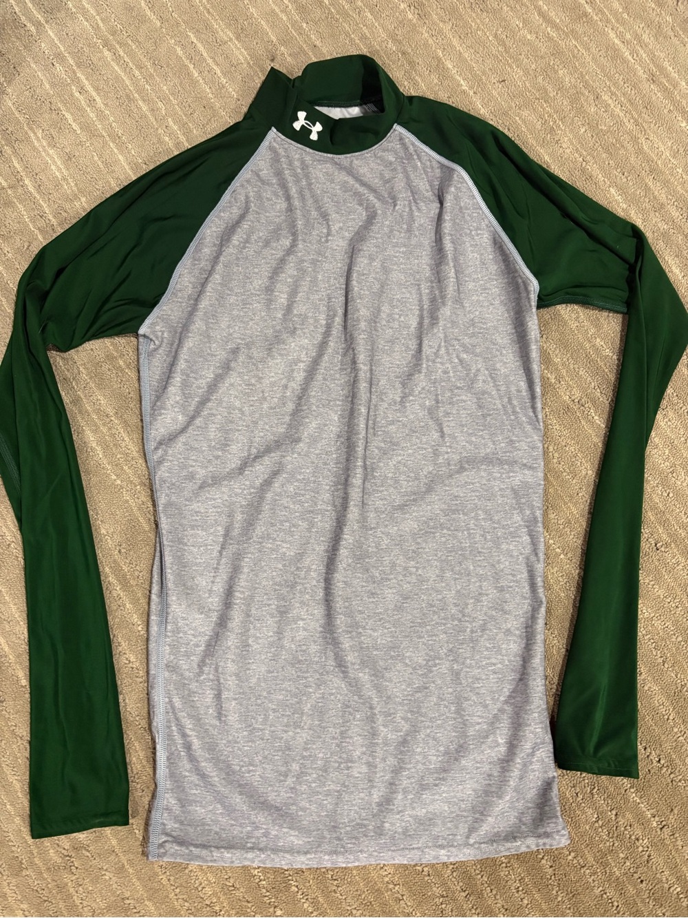 Under Armour boys Long-Sleeve compression Performance Shirt - Gray & Dark Green